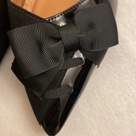 J. Renee black suade/patent pumps with grosgrain bow. Size 9.5wide
Heel is >2.5 - Picture 3 of 8